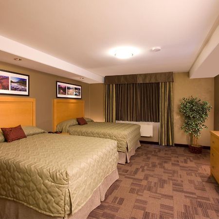 Woodlands Inn & Suites Форт-Нельсон Экстерьер фото