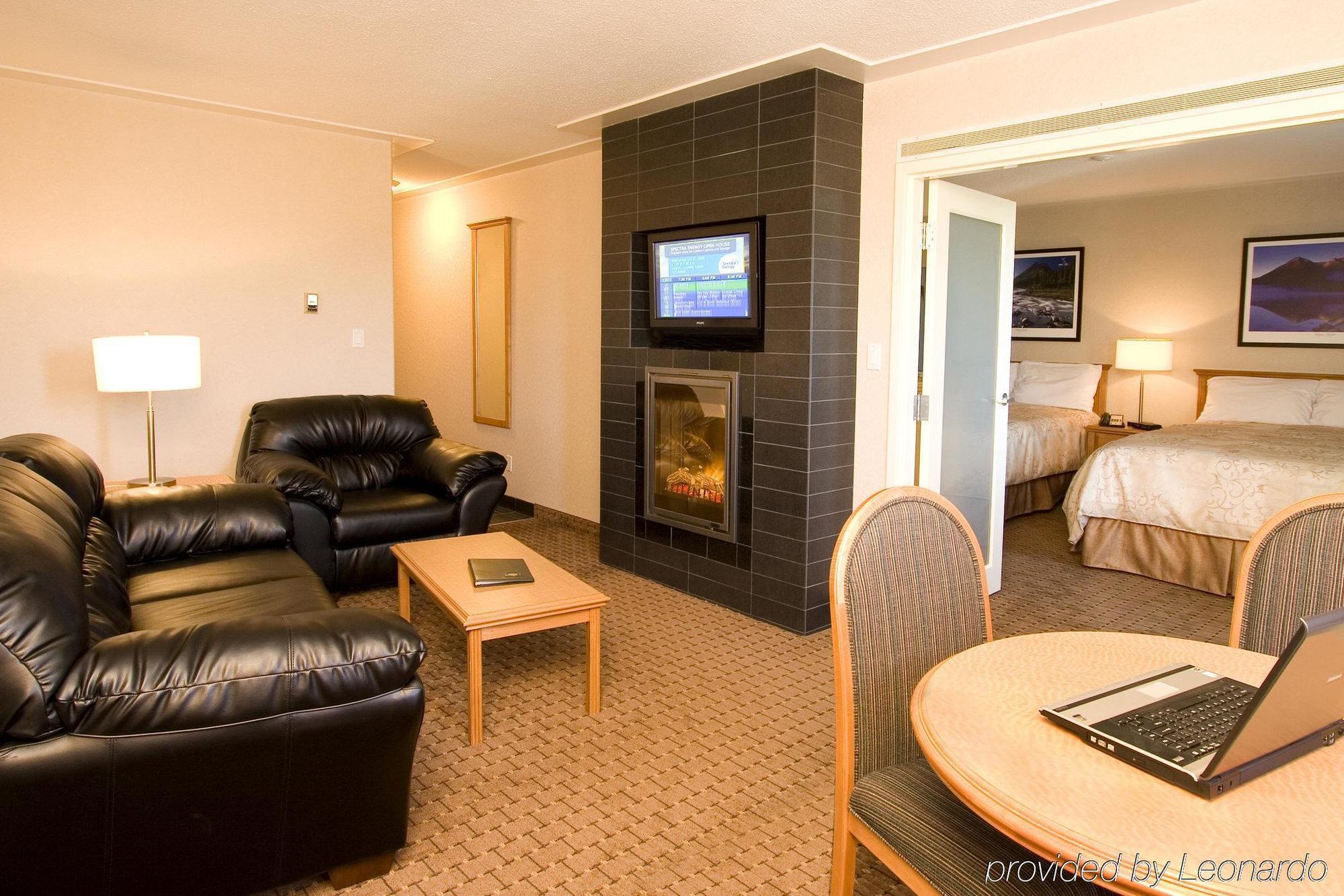 Woodlands Inn & Suites Форт-Нельсон Номер фото